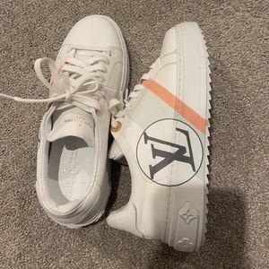 Louis Vuitton Sneakers size 6